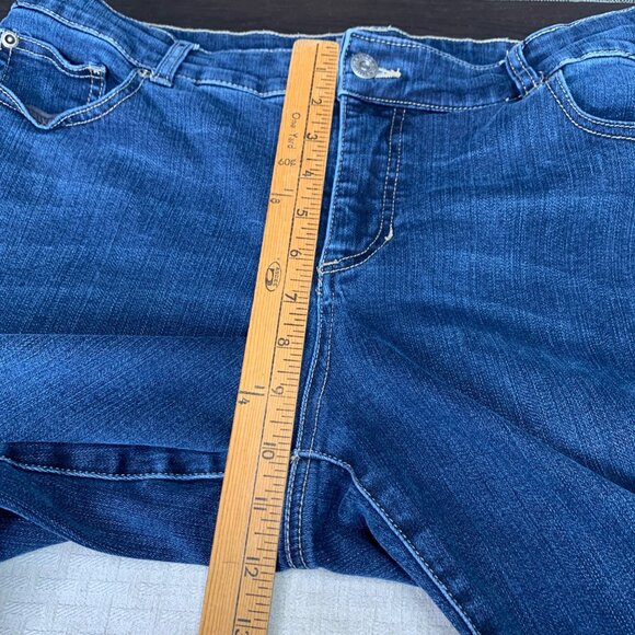 Chicos So Slimming Jeans Womens Size 2 Medium Wash Straight Leg Stretch Denim - Picture 6 of 11